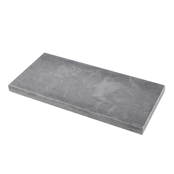 grå ibf trendline betonflise 40,5x80,5 cm på sort baggrund