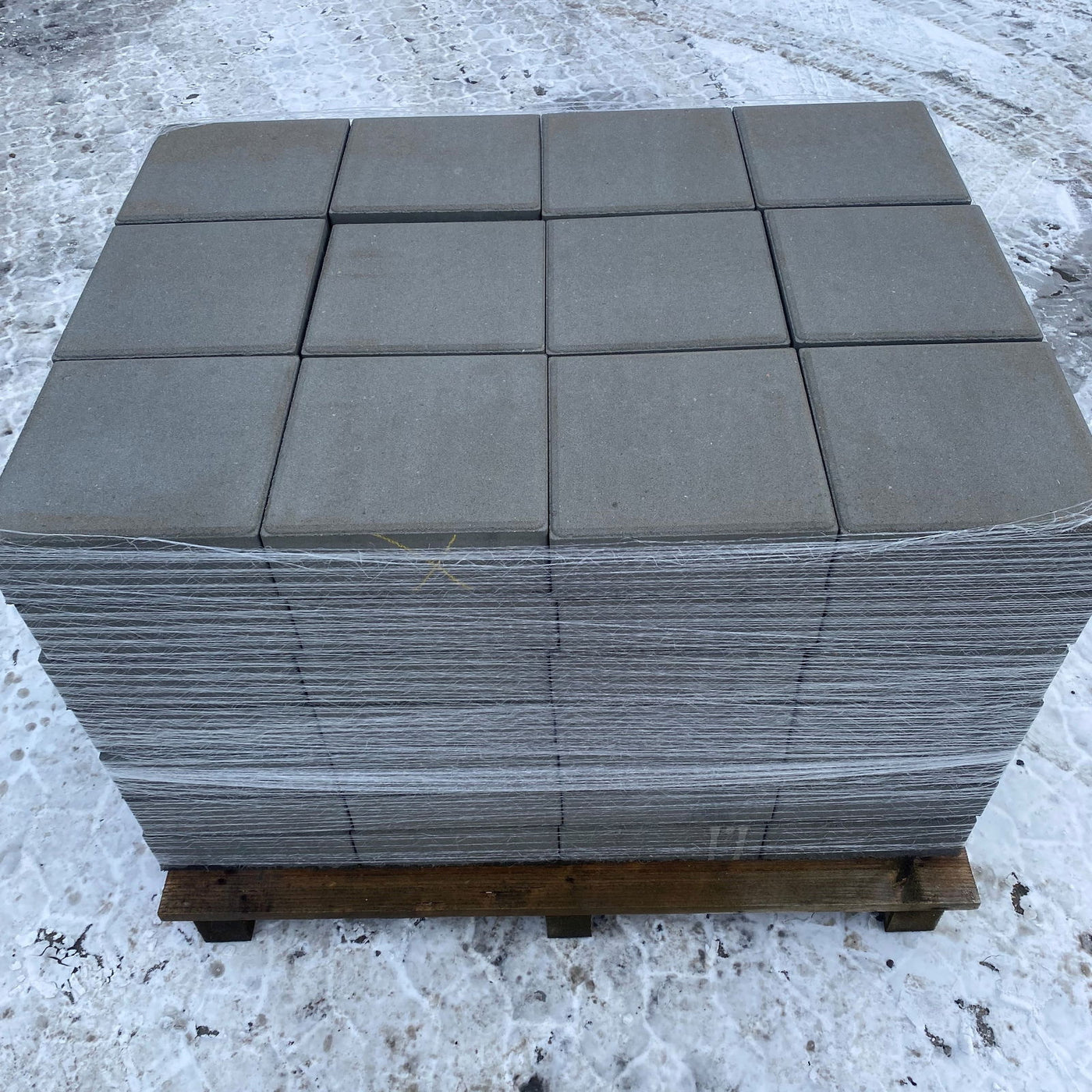 ibf bordurfliser 30x30x10 cm, grå beton, stablet på palle med plastfolie