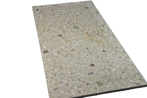 keramisk flise, arkistyle shade cold 60x120, med terrazzo-lignende overflade.