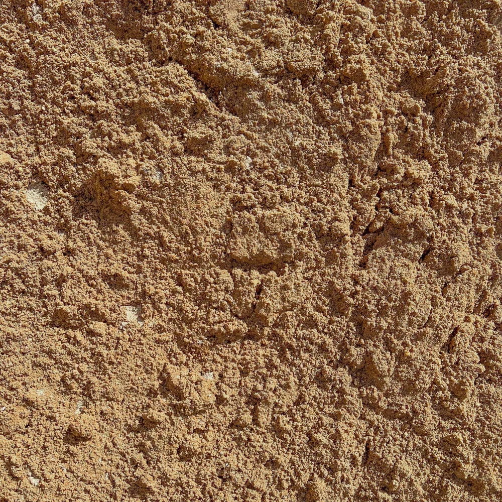 Nærbillede af sand, der bruges til at bygge en indkørsel.