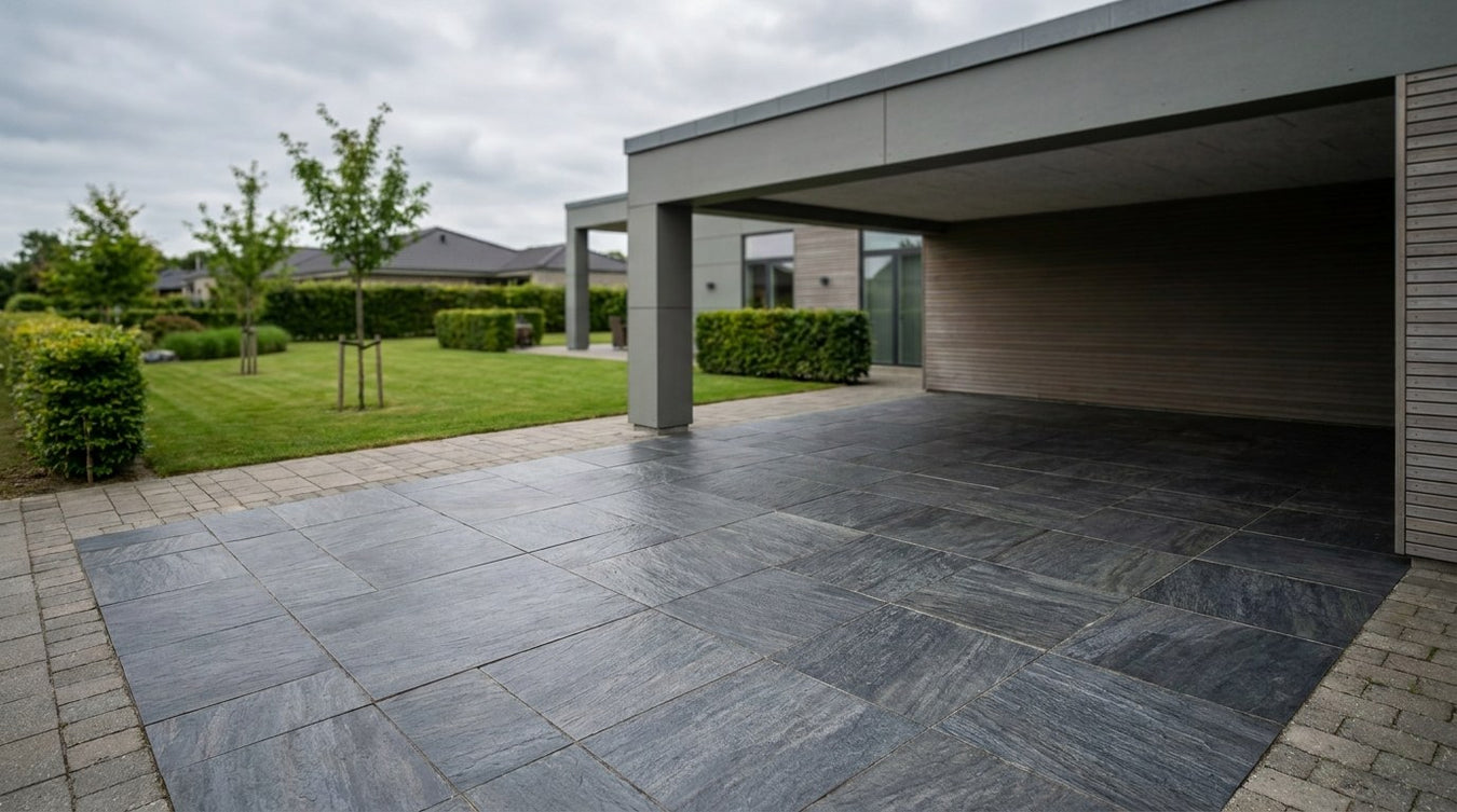 Keramiske fliser lagt i carport