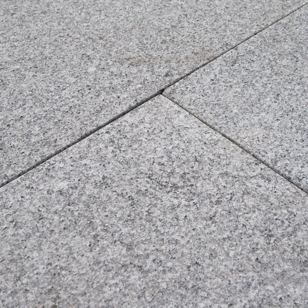 Store granitfliser til stilrene terrasser