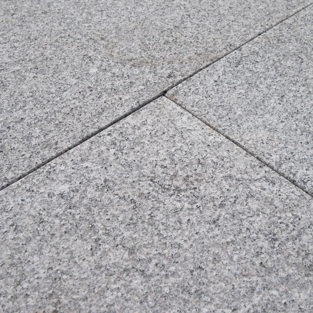 Store granitfliser til stilrene terrasser