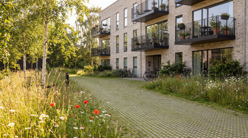 grå ibf græsarmering ga-ii som sti i grønt boligområde.