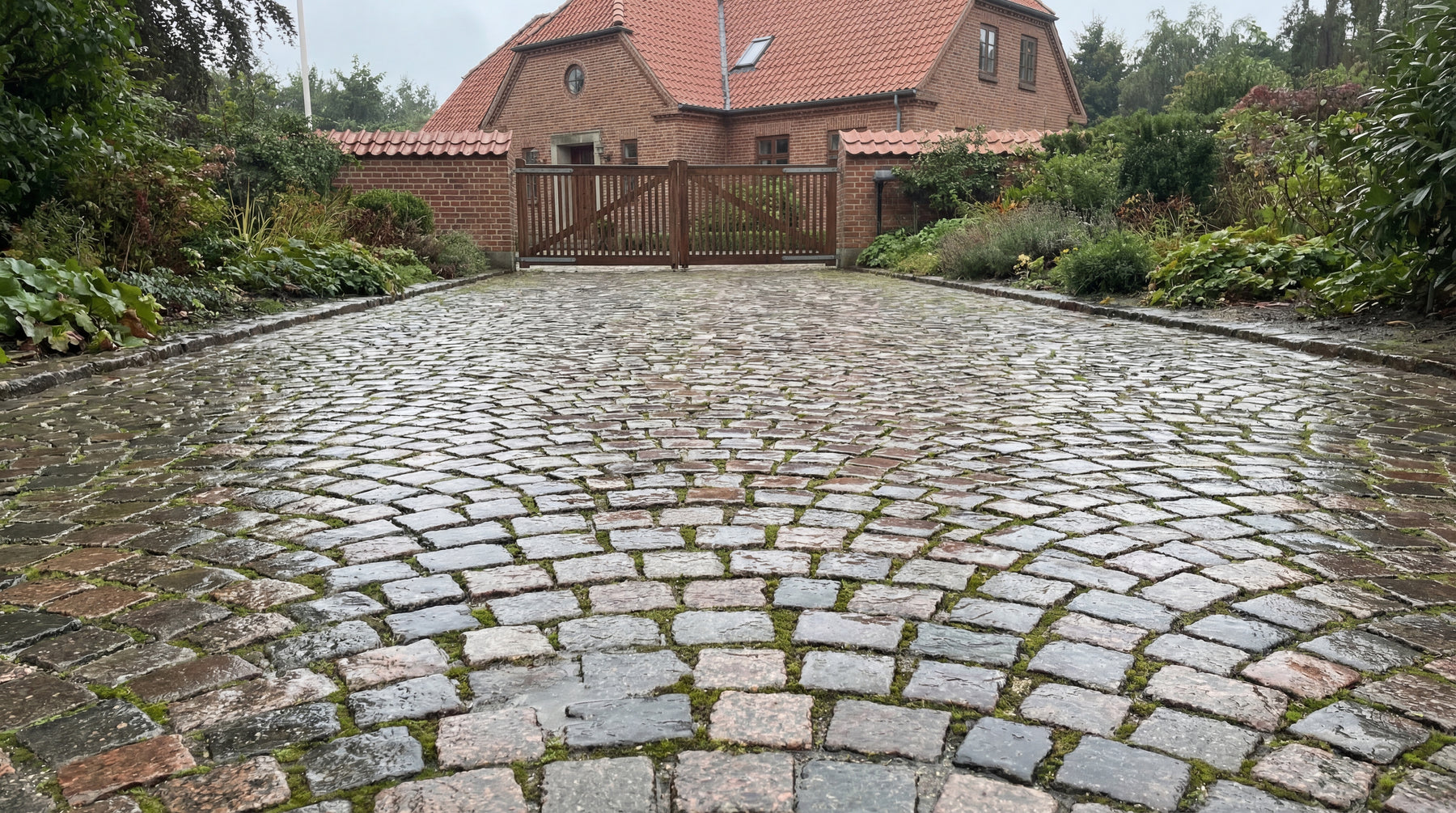 brugte chaussesten i grå og rødl