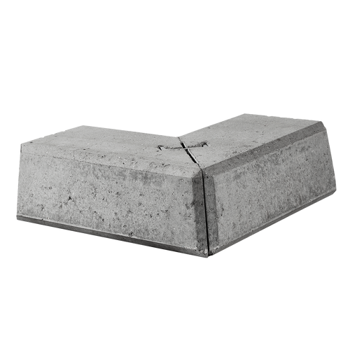 ibf danblok hjørne type 3 i grå beton, set forfra på sort baggrund.