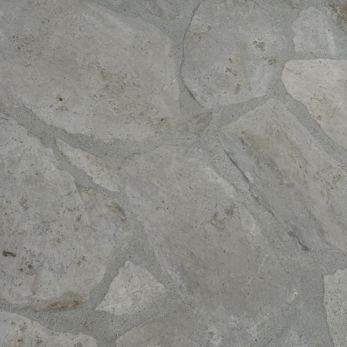 latte travertine brudfliser, overflade med grå fuger.