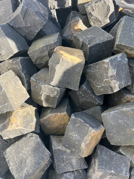 Chaussesten, Brugte/slidte sort basalt  (Parti)