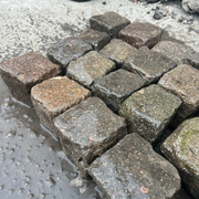 brugte, våde chaussesten i