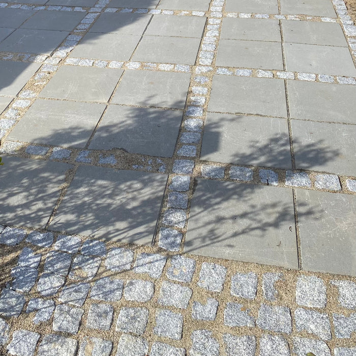 Chaussesten, Portugisisk i lys grå