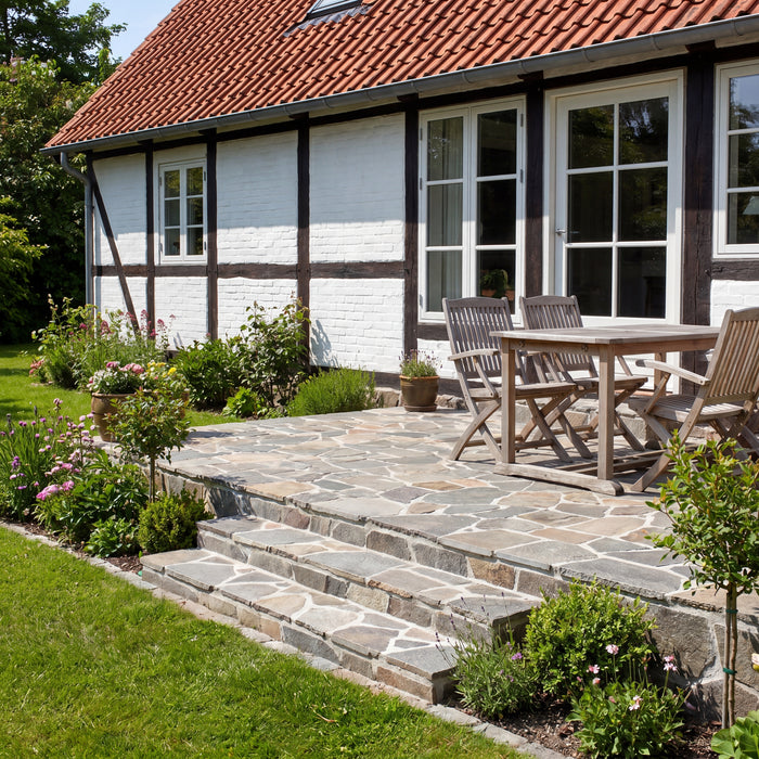 hævet terrasse og trappe af gråbr