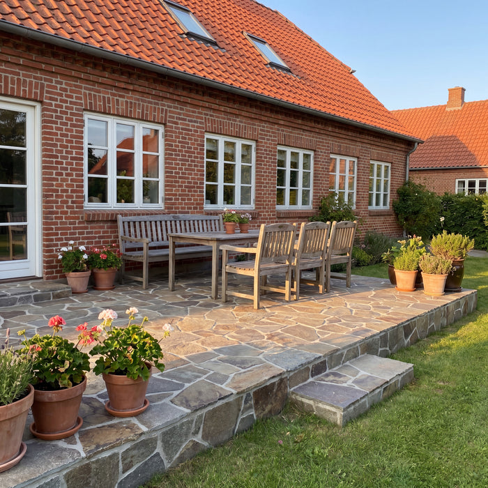 hævet terrasse med grå og gy