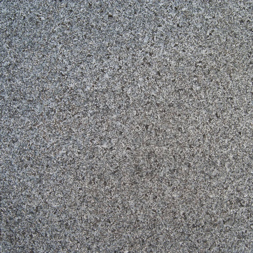 jetbrændt grå granitflise, favaco 60x60 cm, tæt på