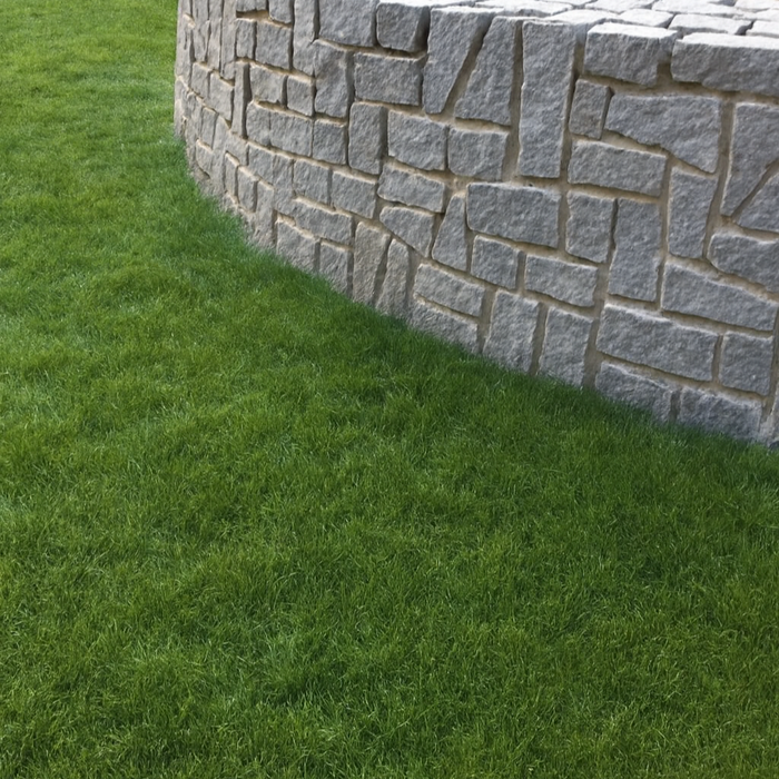 Støttemur flækket granitsten