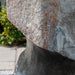 Skulptur i sort basalt (vandfontæne) 100 cm