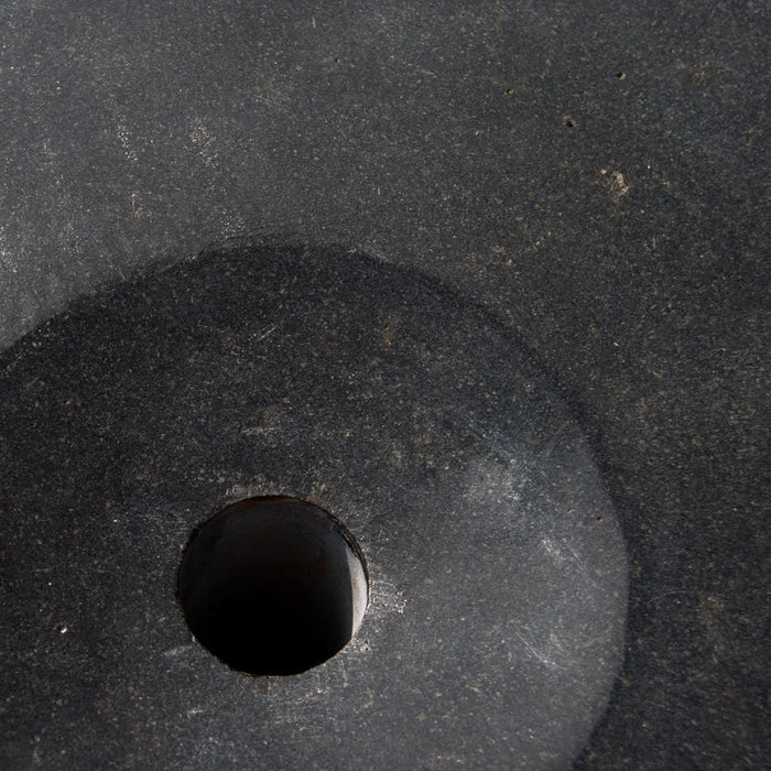 Skulptur i sort basalt (vandfontæne) 100 cm